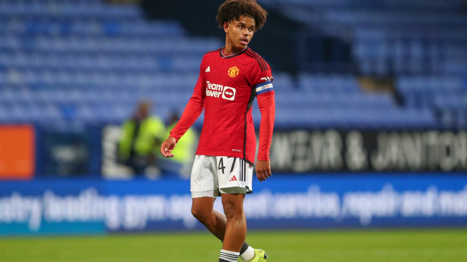 Shola Shoretire in preliminary talks over new Manchester United deal