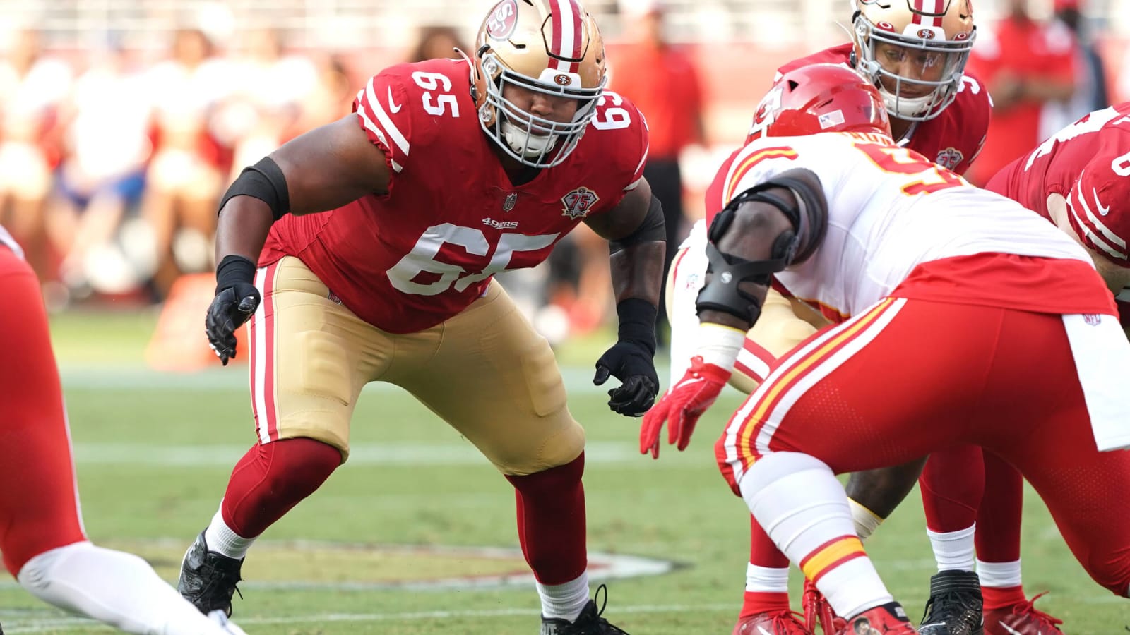 49ers injury updates: Aaron Banks day-to-day with mild shoulder strain