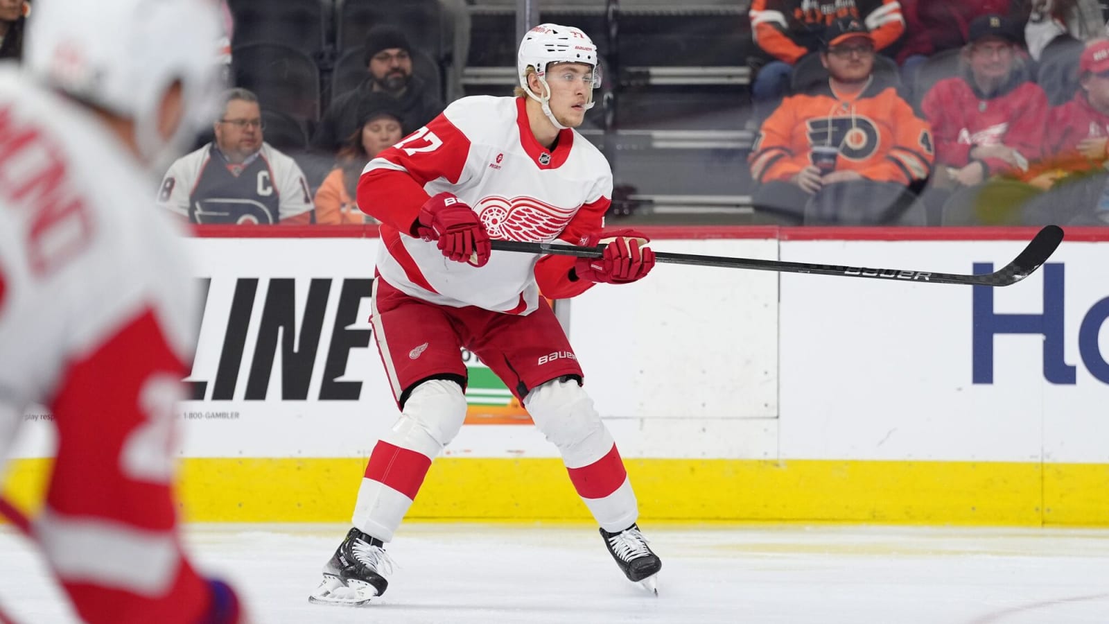 Red Wings’ Simon Edvinsson leaves game with upper-body injury
