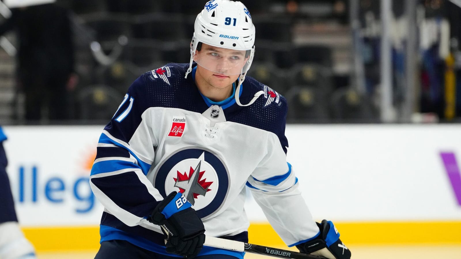 Jets sign Cole Perfetti to two-year contract with $3.25 million AAV