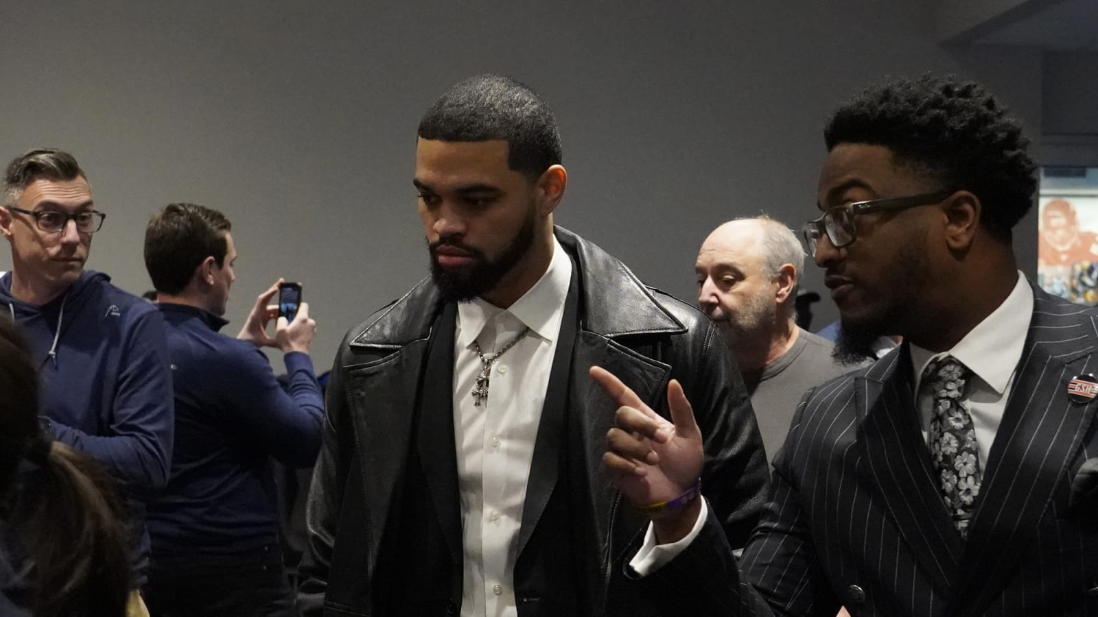 Chicago Bears WR suggests Caleb Williams’ ‘mental aspect’ is behind Jayden Daniels