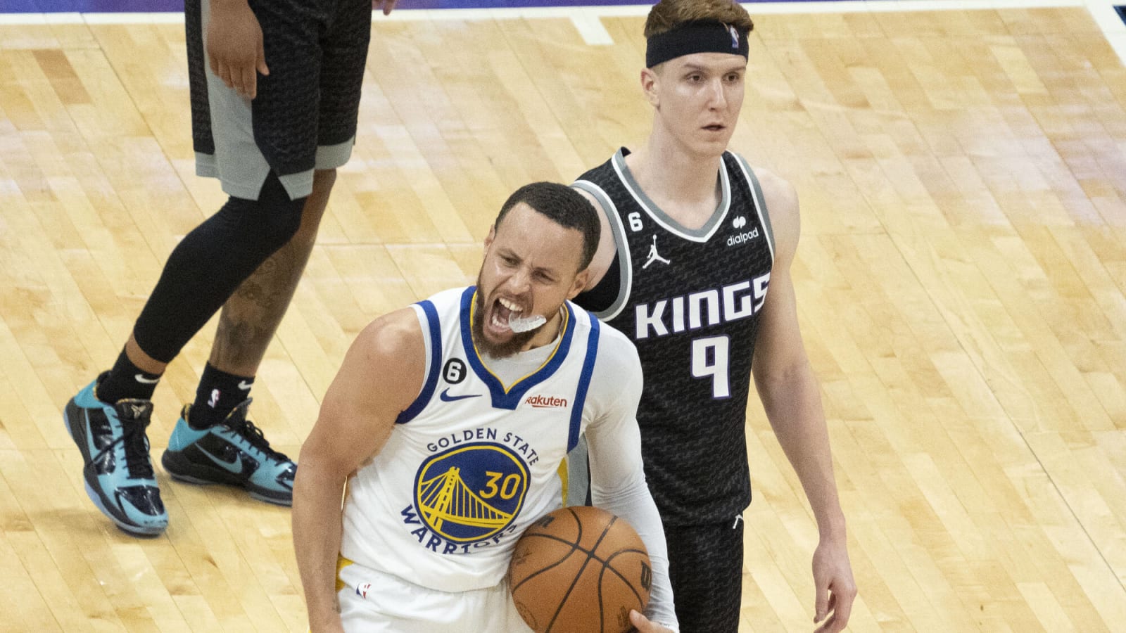 Steph Curry Erupts for 50, Warriors End Kings’ Wonderful Ride