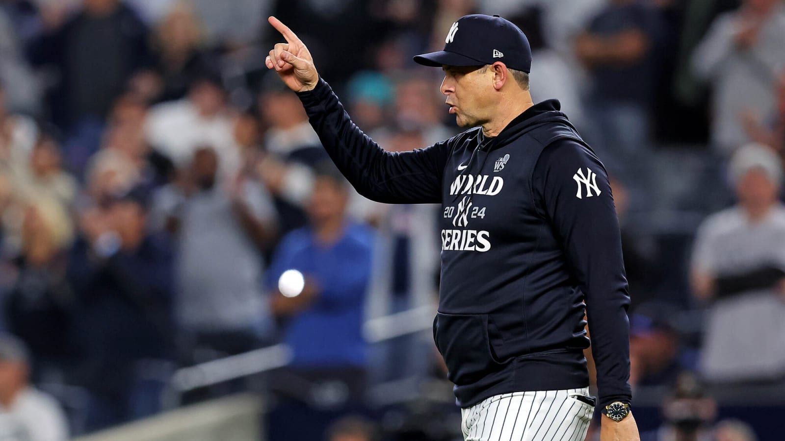 Dave Roberts spotted hugging Aaron Boone backstage following Dodgers' World Series triumph over Yankees