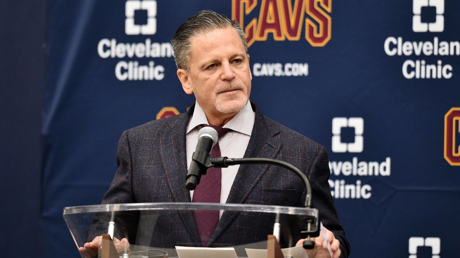 Dan Gilbert&#39;s Letter That Ruined Lakers Trade For Chris Paul Goes Viral Amid Donovan Mitchell Rumors