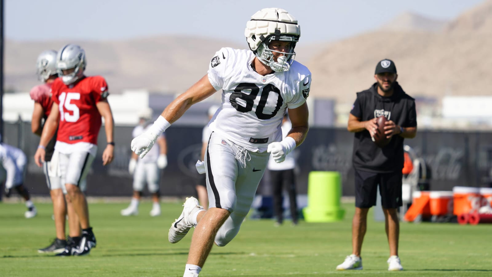 First domino in the Raiders’ tight end group falls amid first-overall pick frenzy