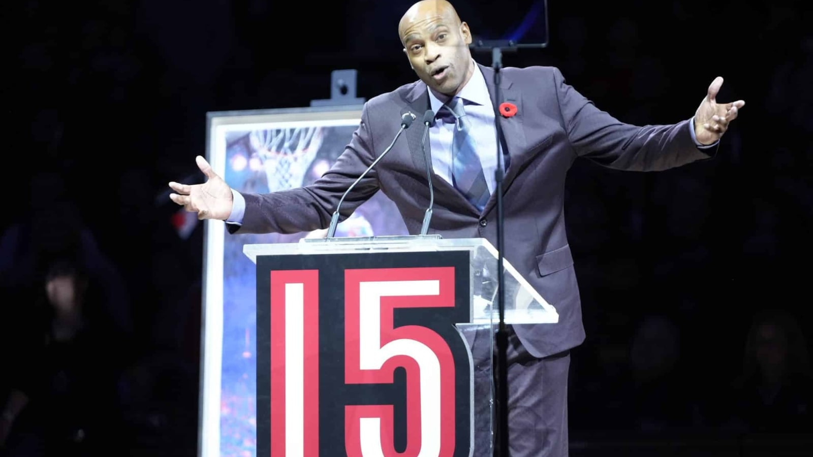 Klay Thompson Makes Heartfelt Instagram Post to Vince Carter