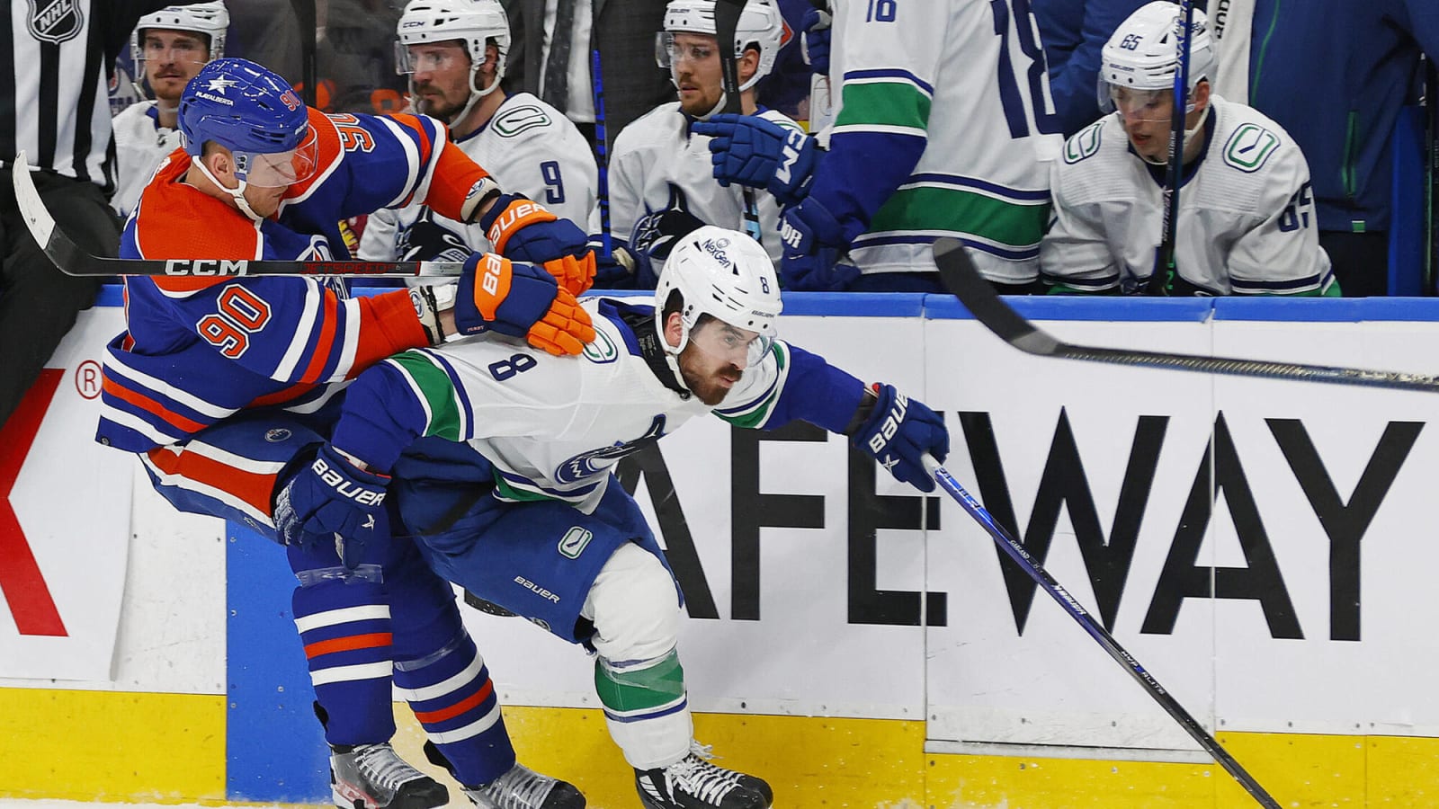  Boeser strikes late as Canucks’ comeback effort comes up just short in 3-2 loss to Oilers