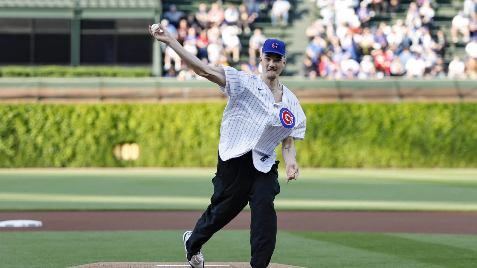 Former Purdue star Zach Edey misses badly on ceremonial first pitch at Chicago Cubs game