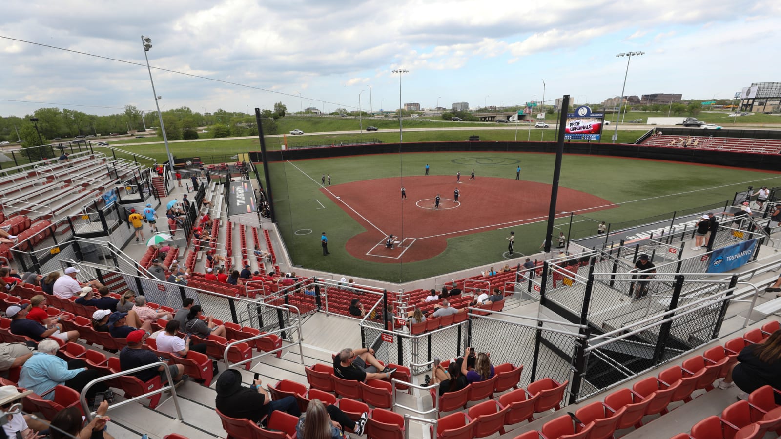 Softball player delivers amazing catch of the year candidate