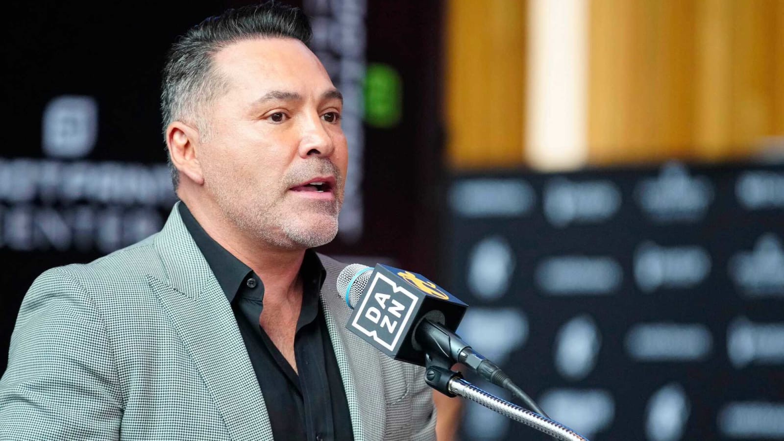 Oscar De La Hoya Puts A Pause on Ryan Garcia vs Rukiya Anpo