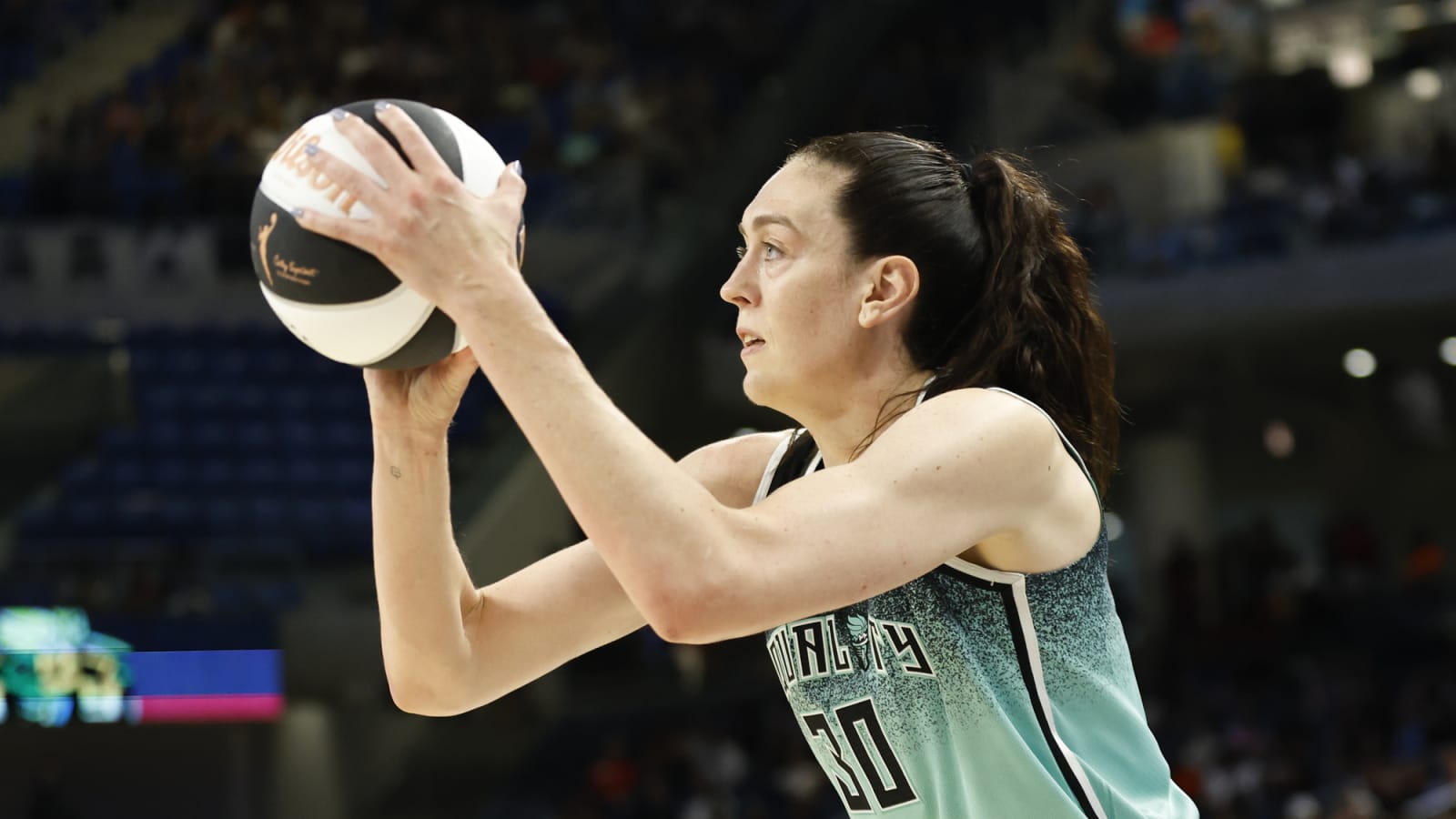 Breanna Stewart becomes quickest player to record 400 3-pointers, 350 blocks in WNBA history, cementing superstar legacy