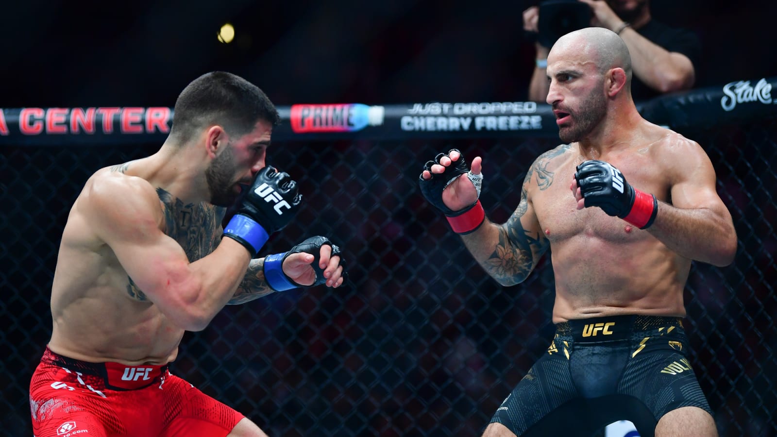 Volkanovski Wants McGregor Over Topuria