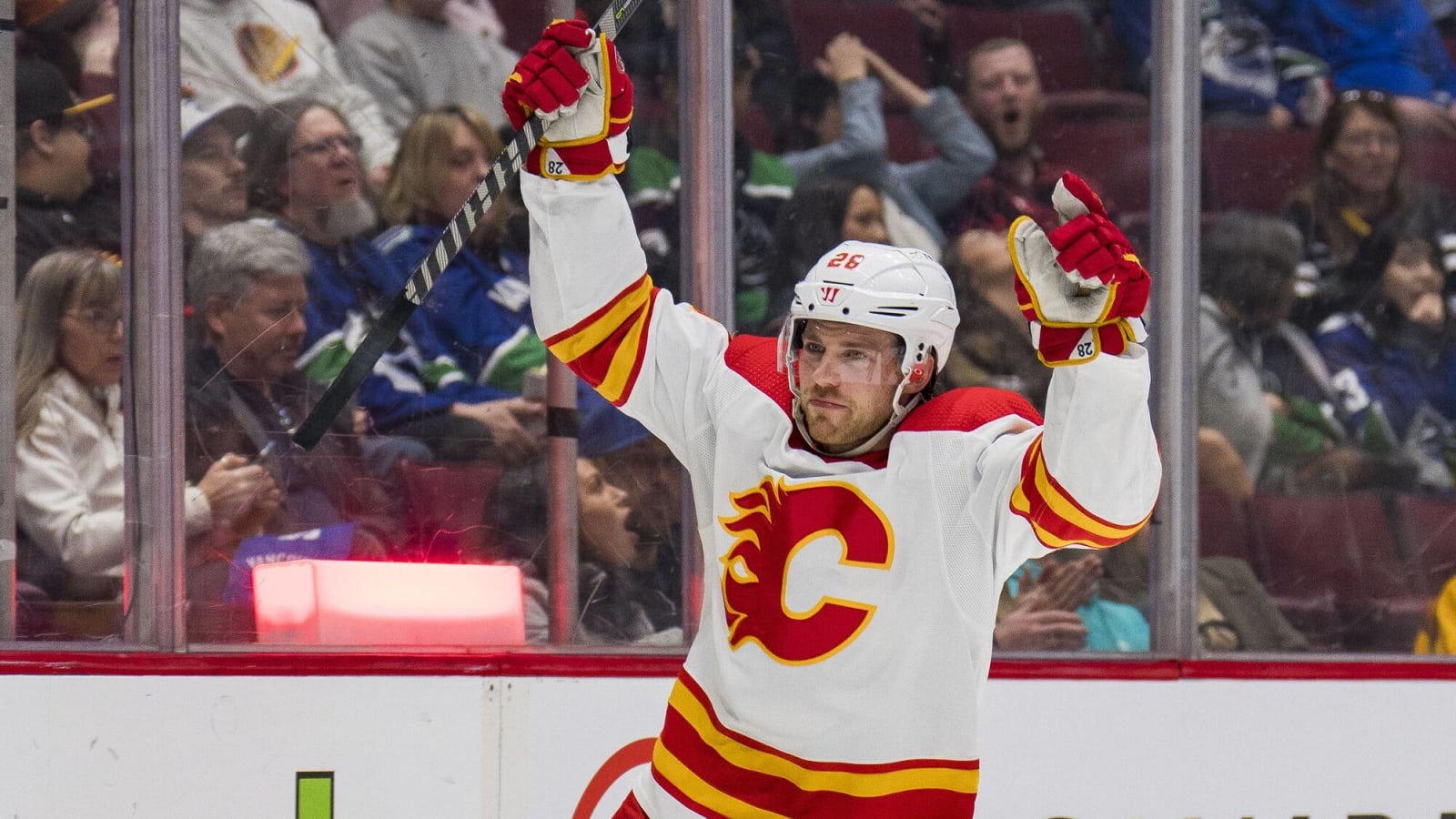 Flames forward Elias Lindholm named Selke Trophy finalist