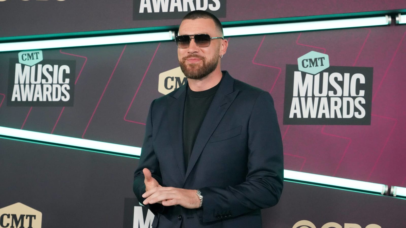Travis Kelce remembers getting beat up by Tim Tebow in college