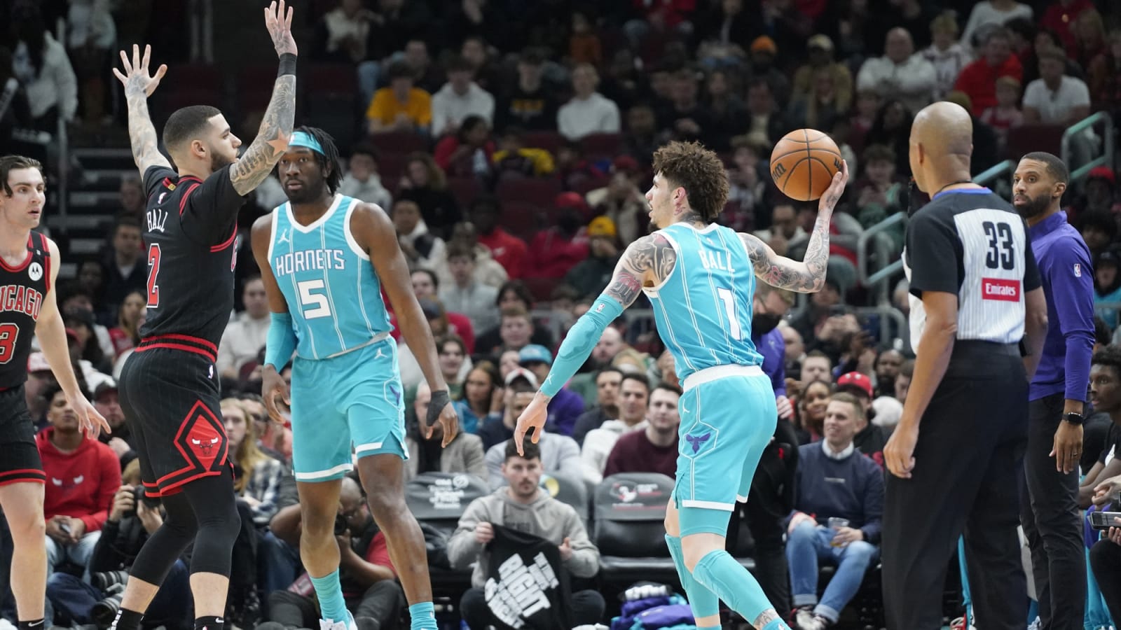 Hornets Survive Bulls’ Comeback! Vučević’s 40 Not Enough!