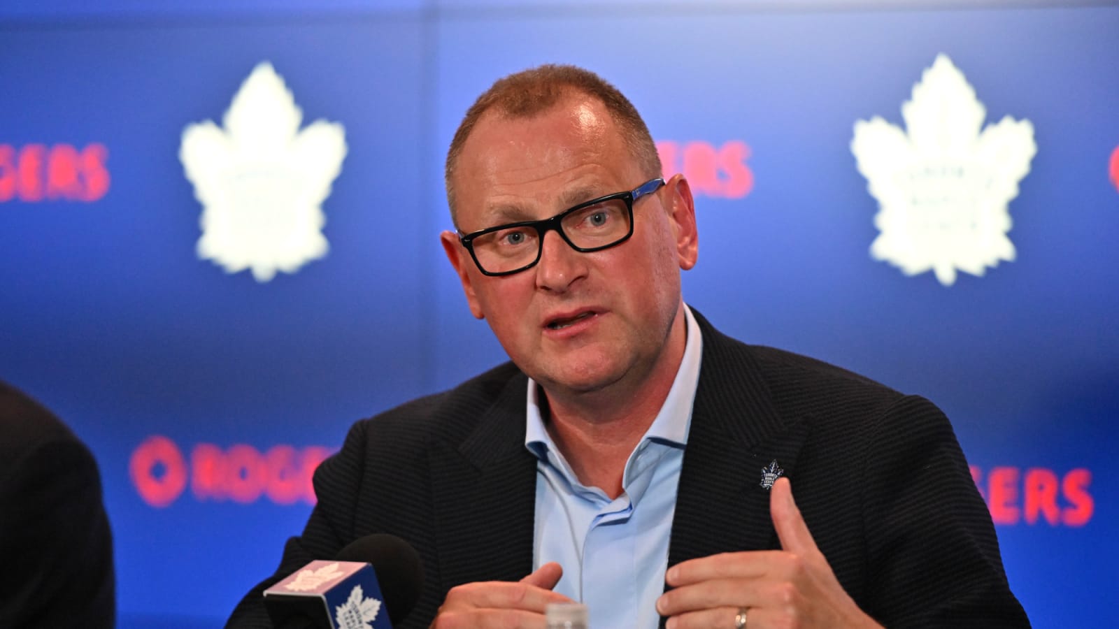 James Mirtle reports the Toronto Maple Leafs are aggressively pursuing a center