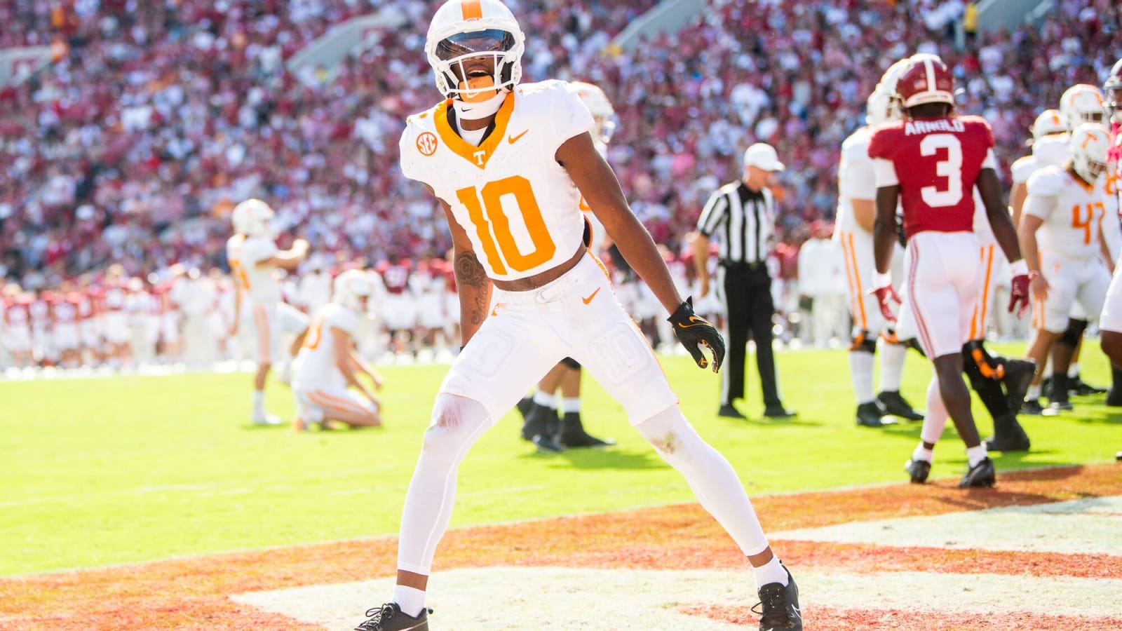 Tennessee WR Squirrel White quenched a lot of thirst with touchdown vs. UConn