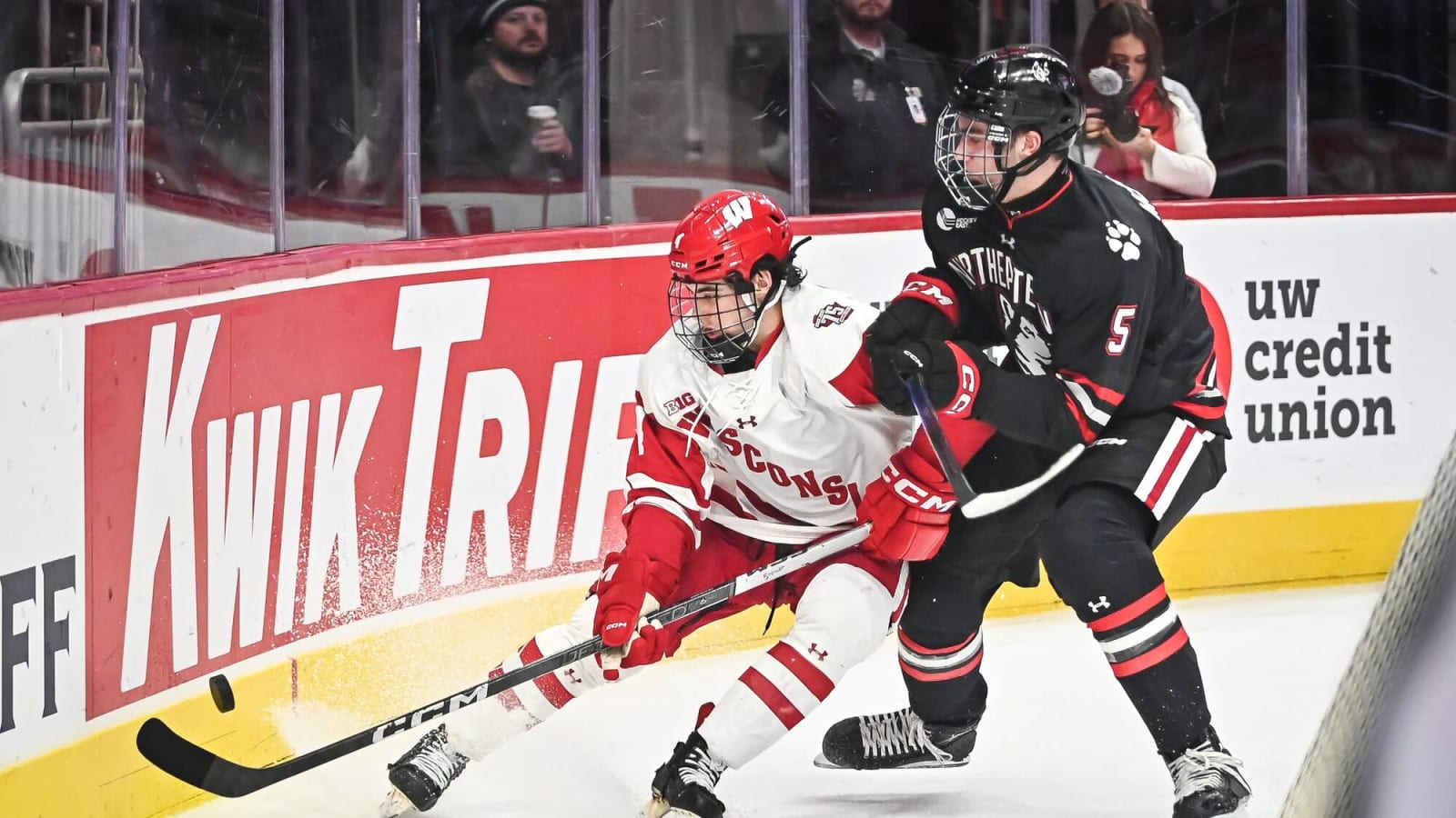 Flyers’ Top Defense Prospect Joins AHL Affiliate