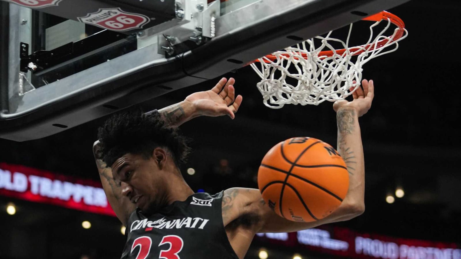 Cincinnati Basketball Loses MASSIVE Piece to Transfer Portal