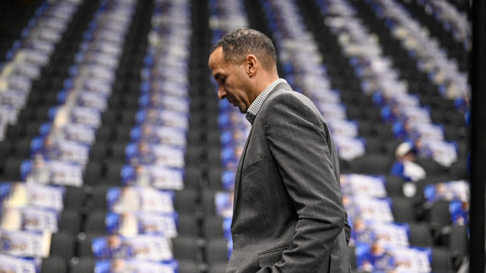 Lakers fans express appreciation toward Mavs GM with savage three-word chant