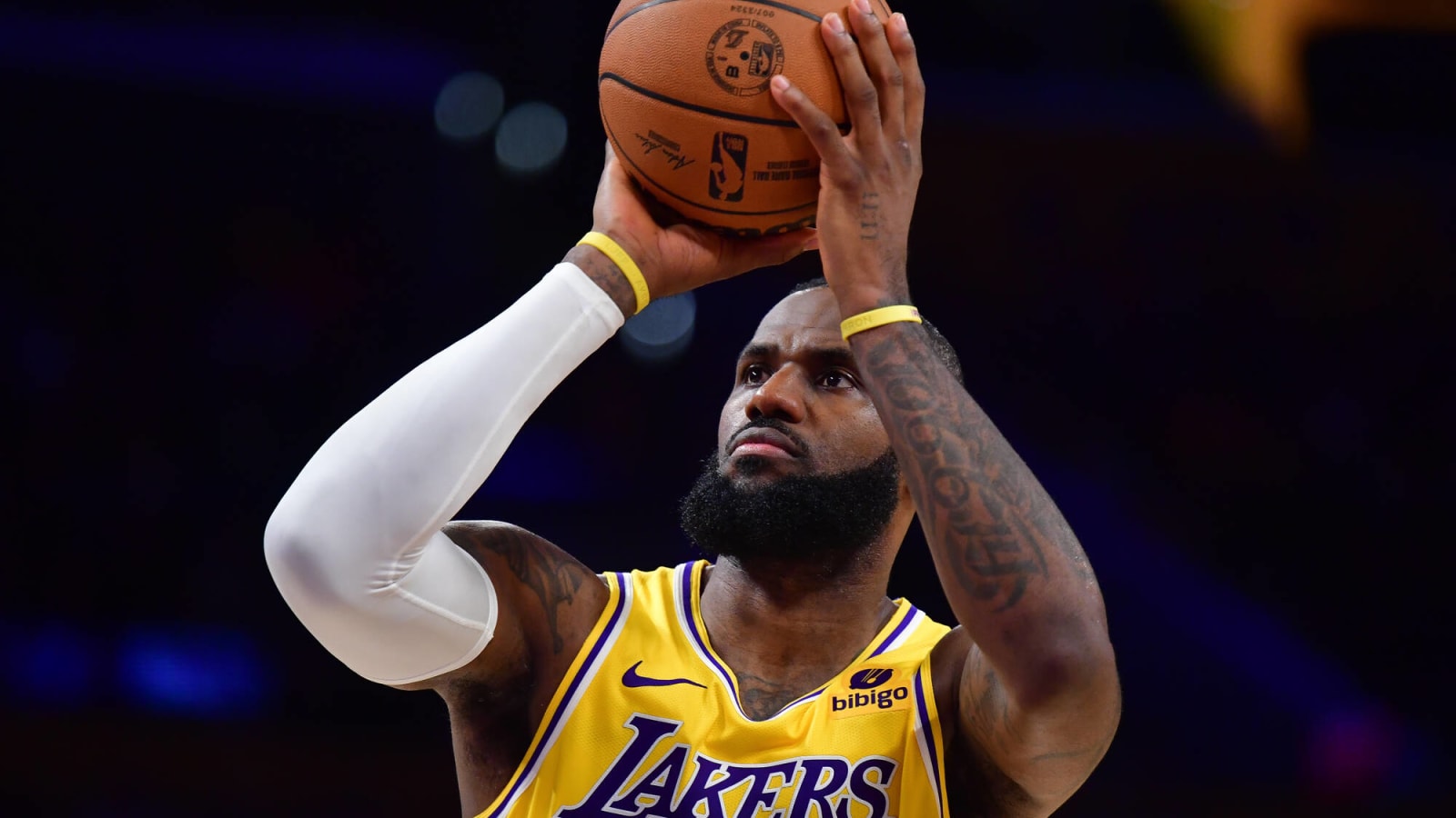 Lebron james dres lakers sales