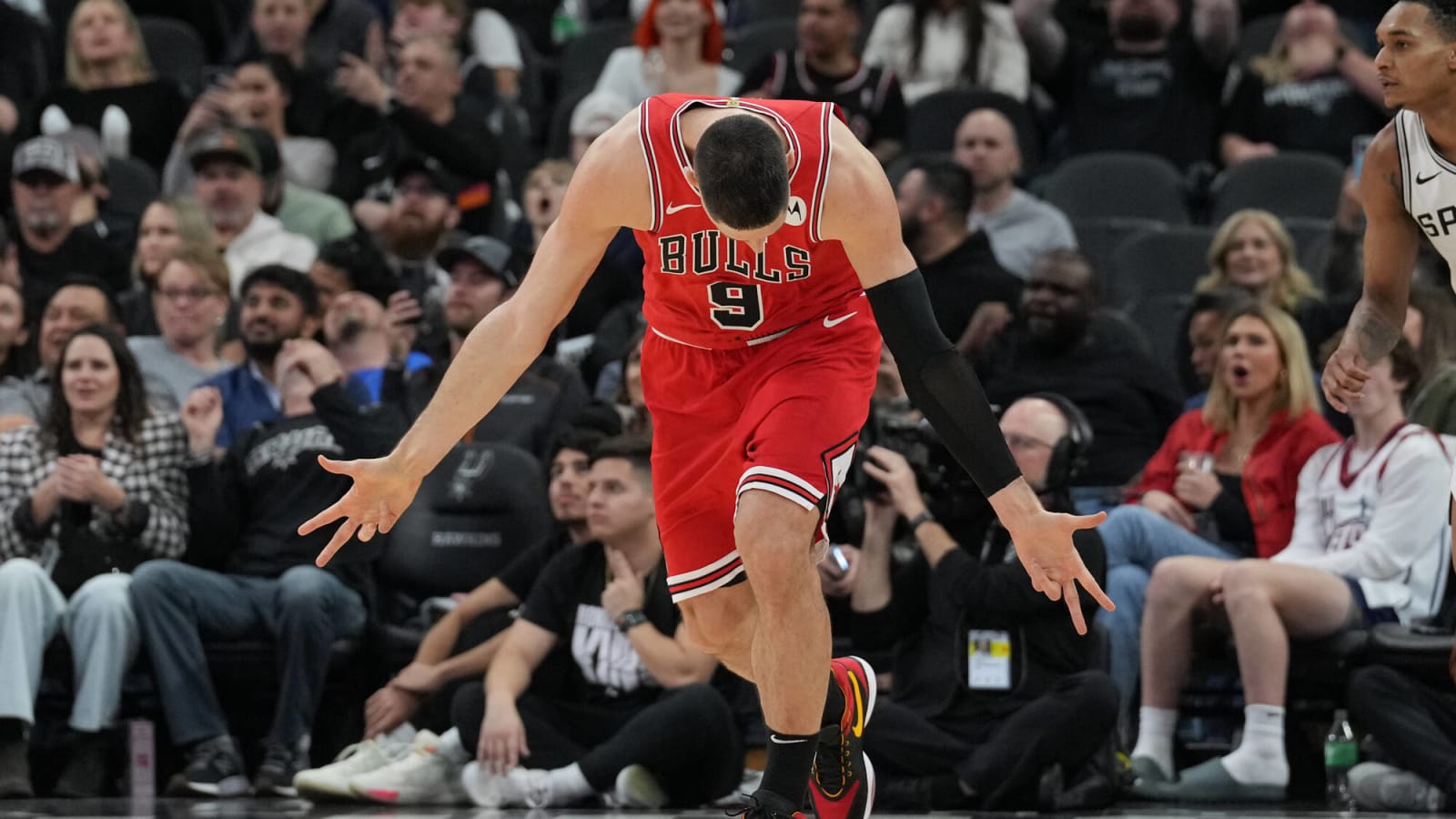 Chicago Bulls Outlast San Antonio Spurs in High-Scoring Affair