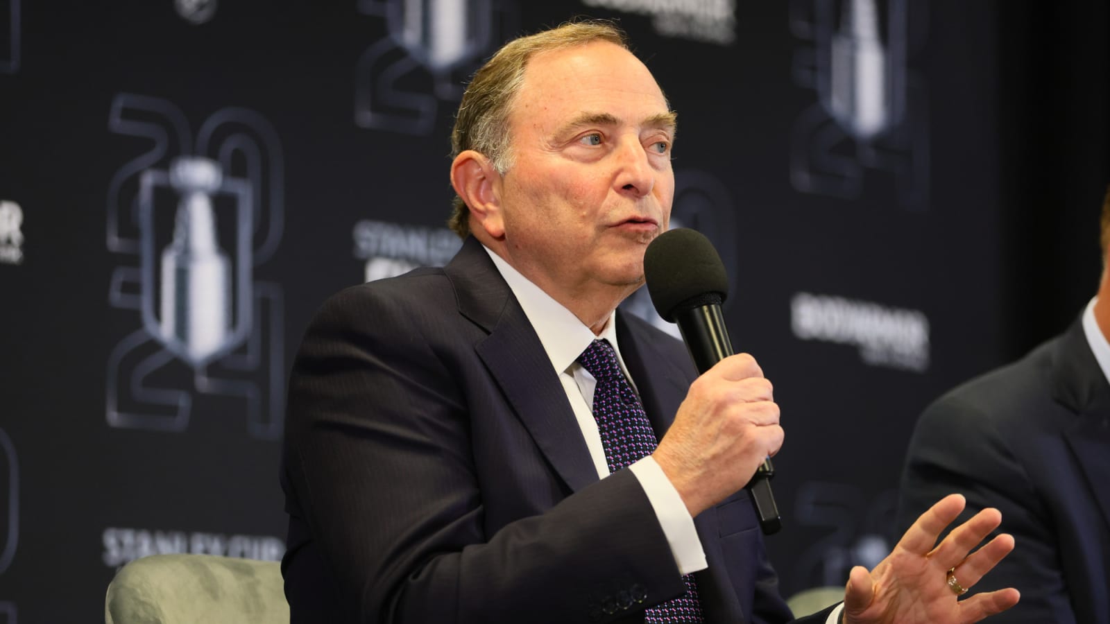 Gary Bettman gets asked about the Quebec Nordiques