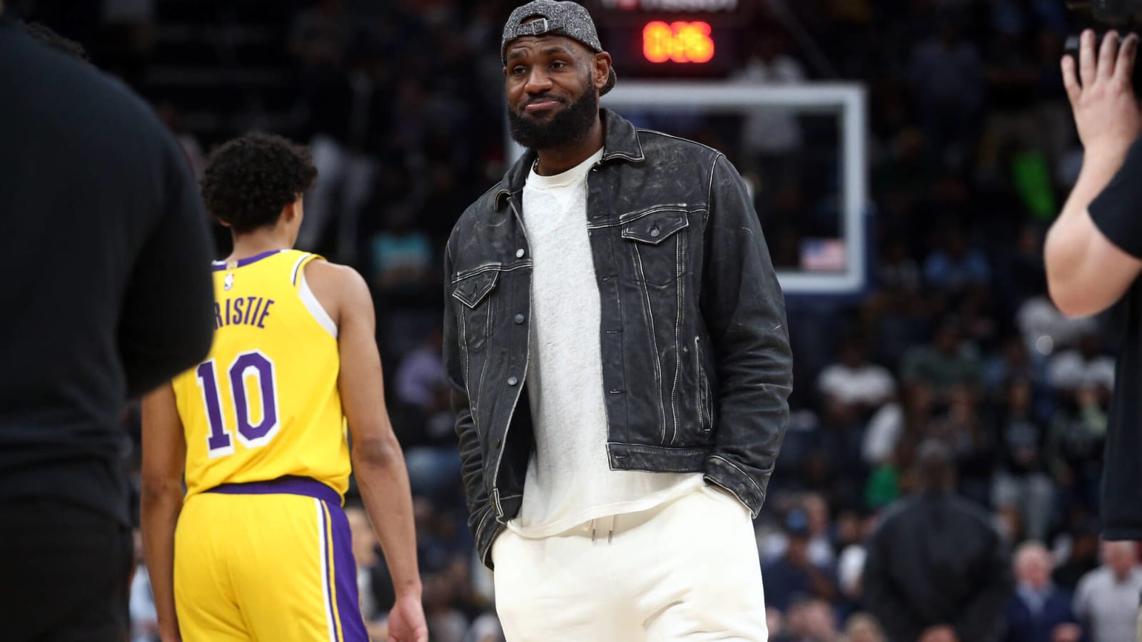 Shams Charania: Lakers Hoping LeBron James Can Return ‘Right Before Playoffs’