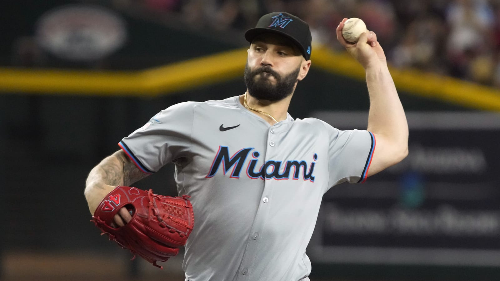 Yankees are among teams interested in excellent lefthanded closer