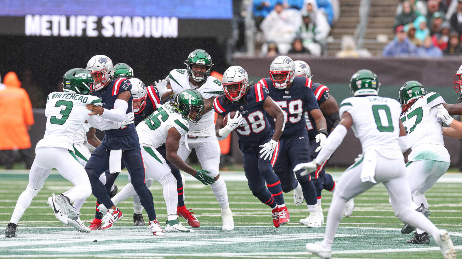 Social media reacts to sloppy on-field paint at MetLife Stadium