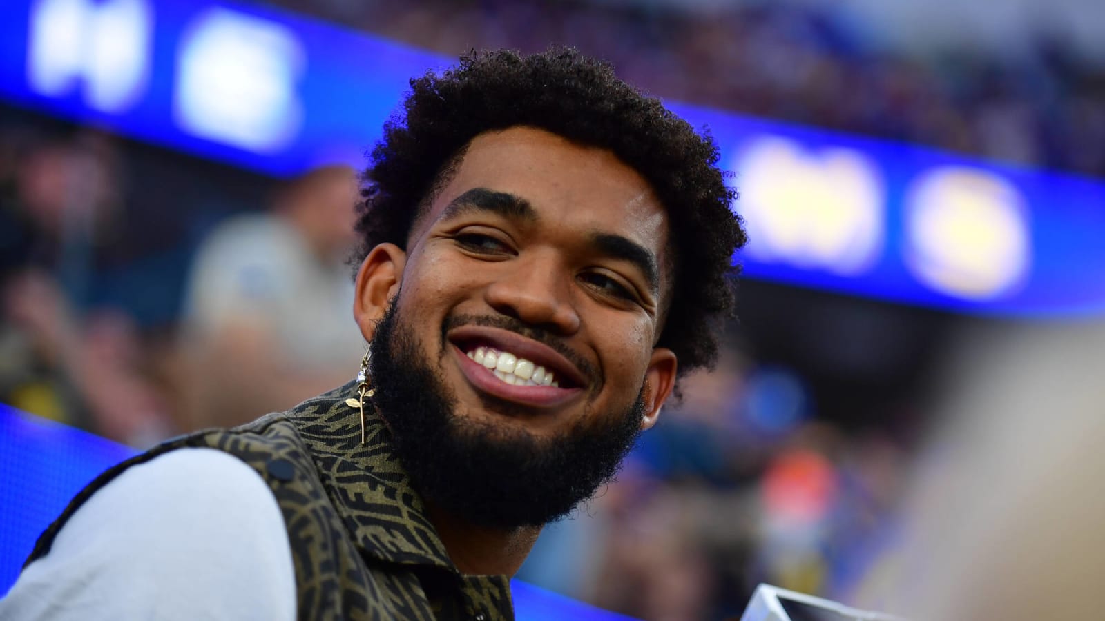 Karl-Anthony Towns Goes Viral After Picking Up Huge Bar Tab: "Man That Pen Work Good This Summer"