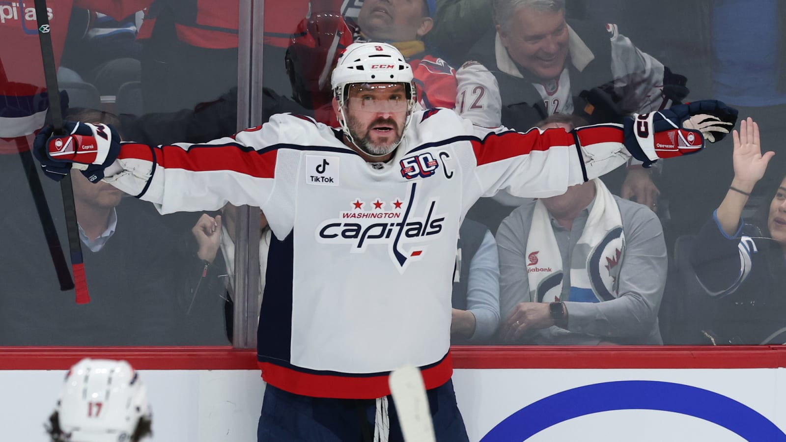 Alexander Ovechkin breaks NHL’s all-time goals record, surpassing Wayne Gretzky