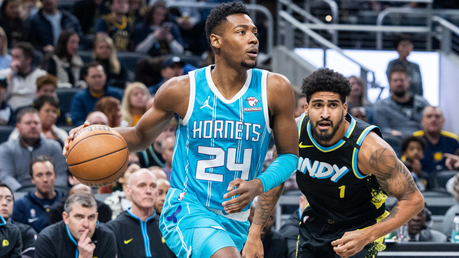 Hornets rookie Brandon Miller leaves loss to Knicks early with sprained  ankle, considered day-to-day - Yahoo Sports