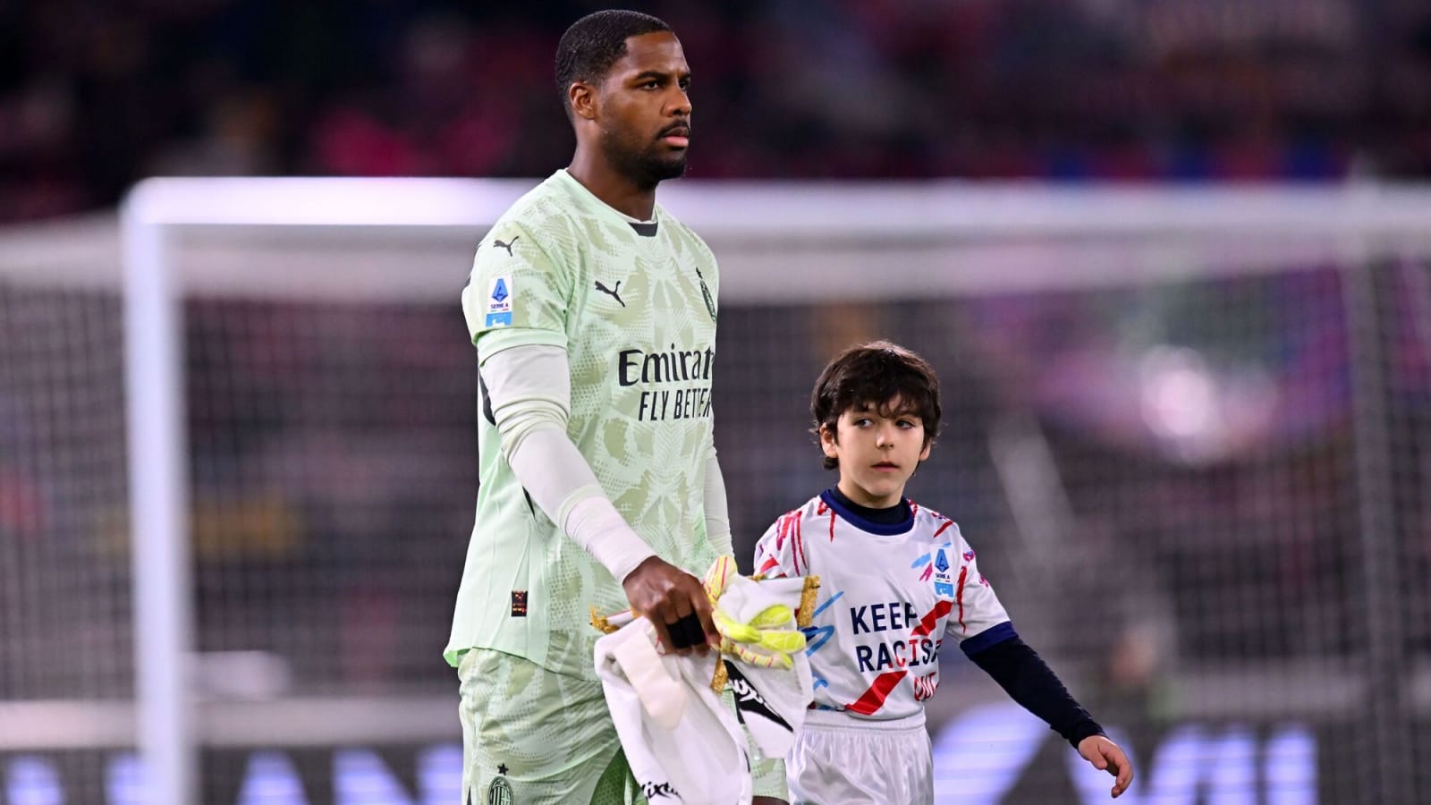 Chelsea throw in last ditch bid for Mike Maignan and top Milan source reveals the reaction
