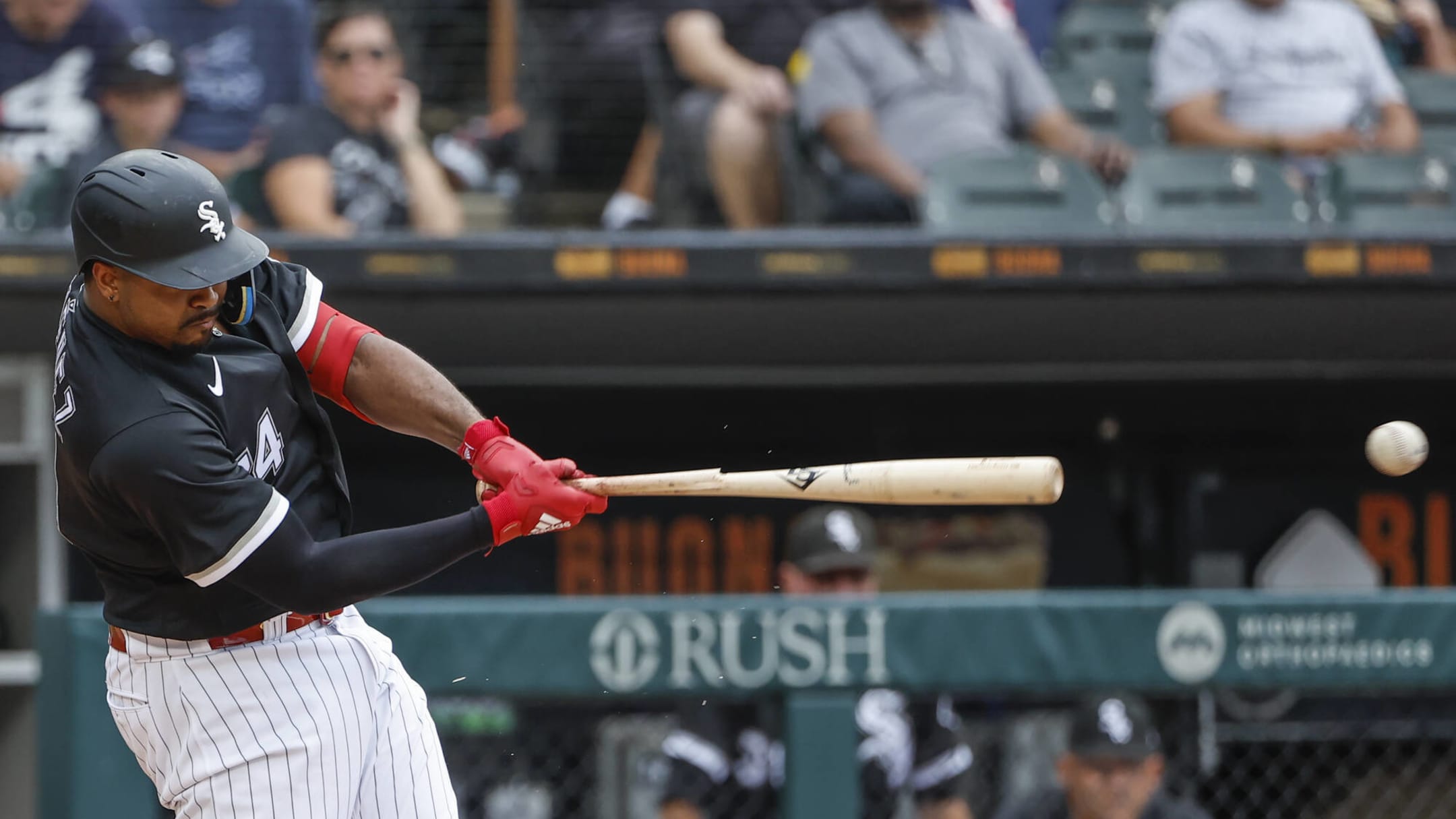 White Sox dominate Rangers in series opener