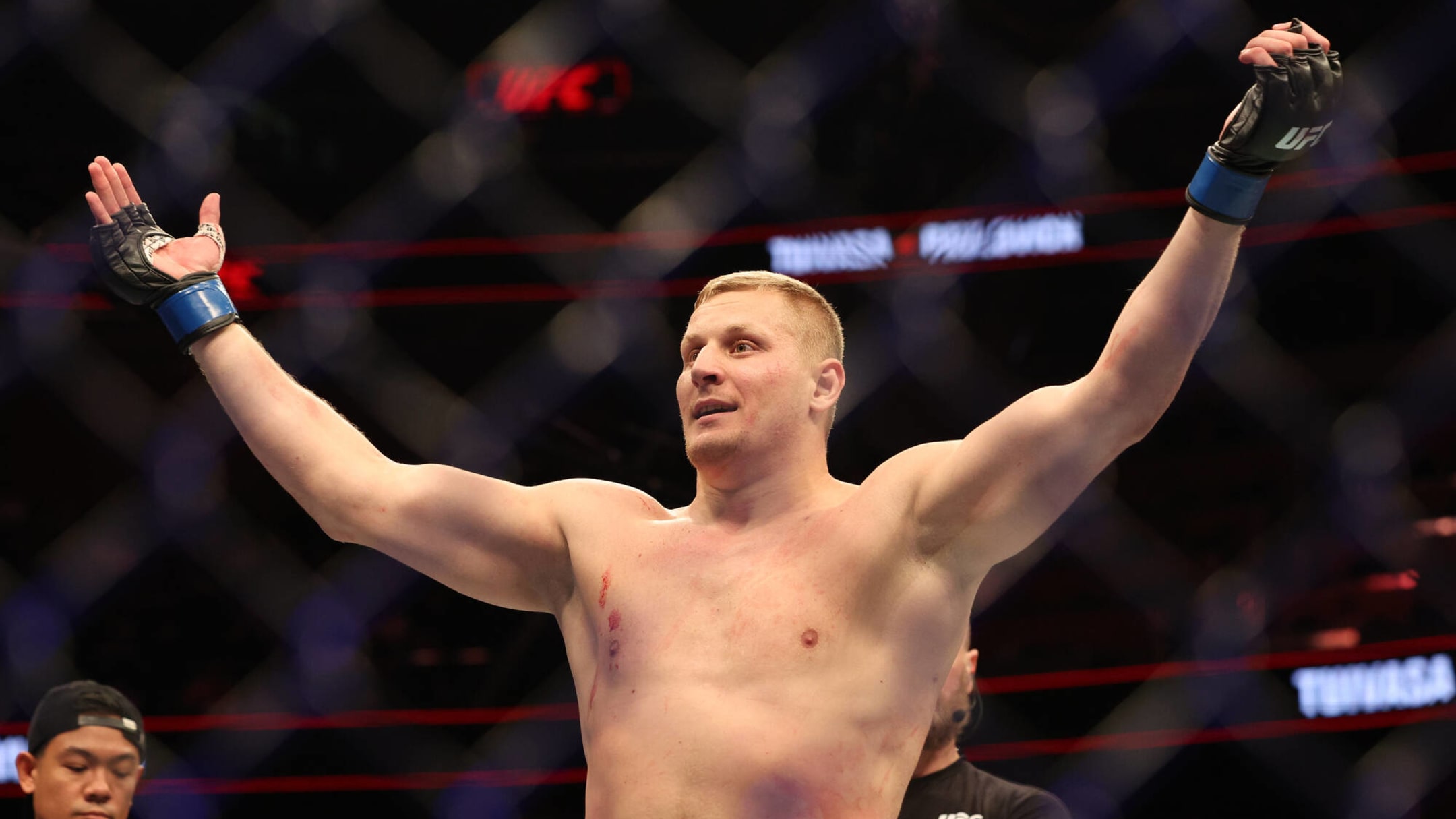 Sergei Pavlovich será reserva para a luta principal do UFC 285