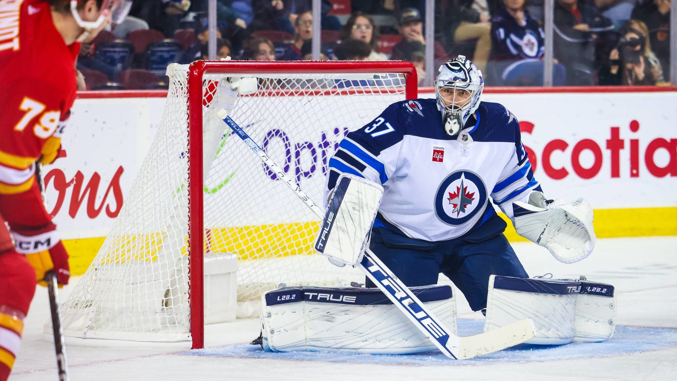 Report: Devils had conversation with Jets about Hellebuyck