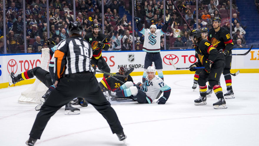  Canucks’ meltdown against the Kraken brings back memories of a decade ago