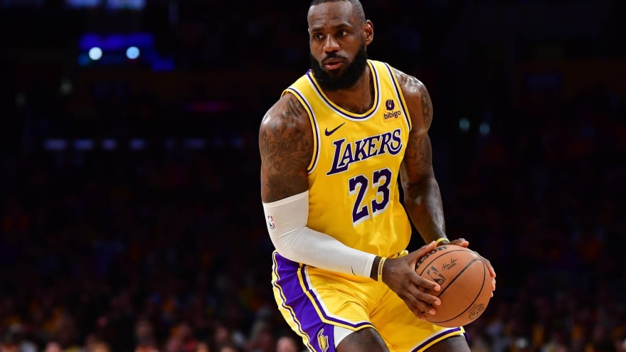 Lakers’ LeBron James Reportedly Undecided on Player Option