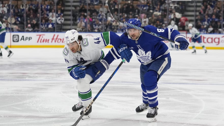 Scenes from morning skate: Demko starts, Karlsson and Öhgren get top six opportunities for Canucks vs. Maple Leafs