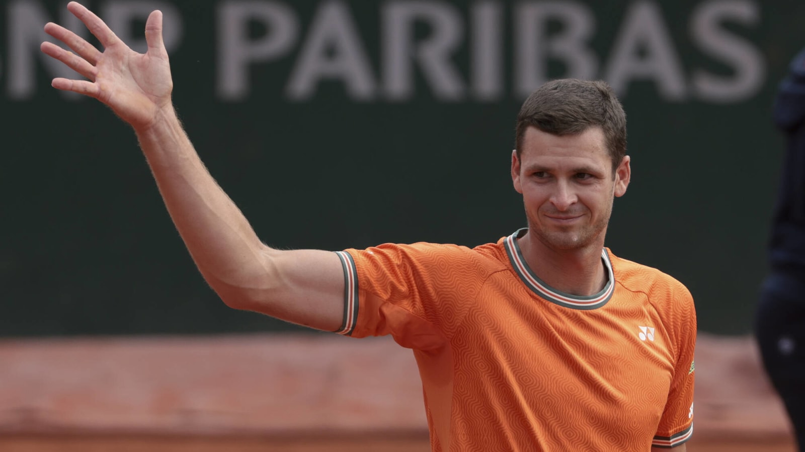 Watch: Angry Denis Shapovalov smashes racket on his head during tense third-round Roland Garros match against Hubert Hurkacz