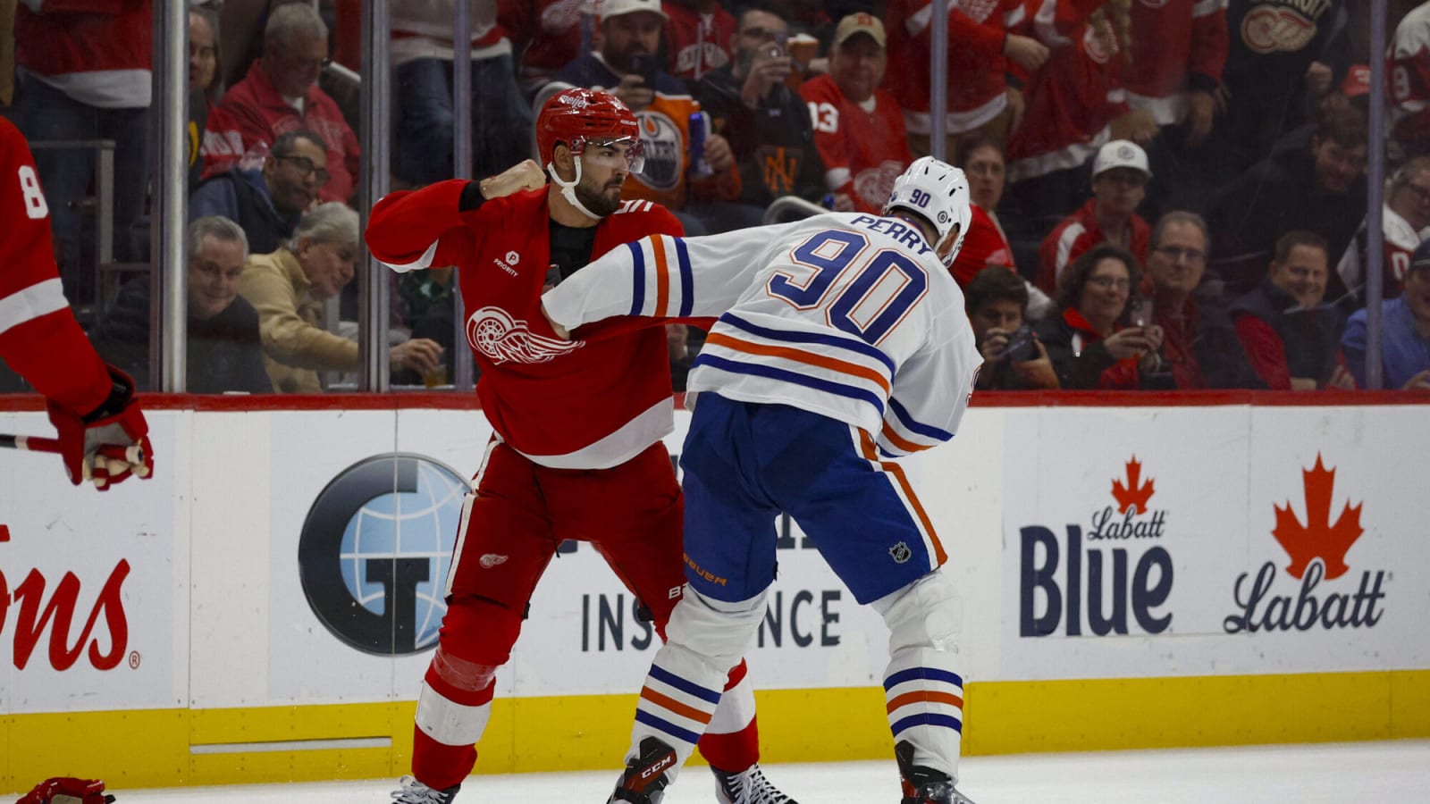 Top Oilers Fights of 2024-25: Corey Perry scraps with Joe Veleno