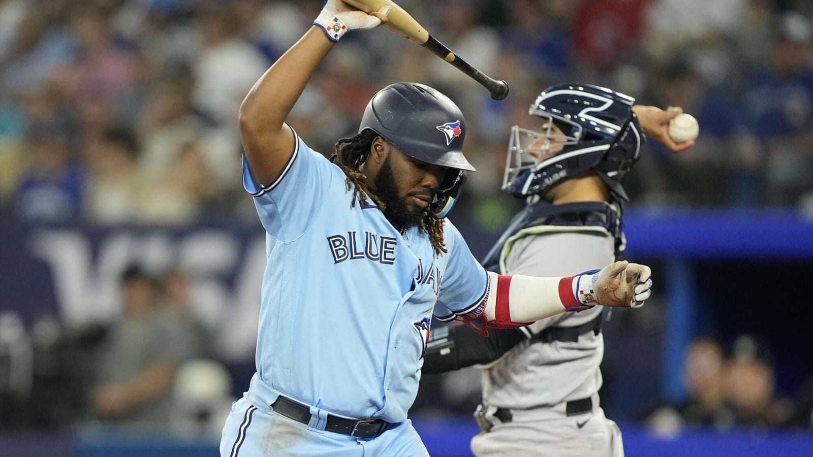 Blue Jays’ first baseman Vladimir Guerrero Jr. will be day-to-day with discomfort in his right knee