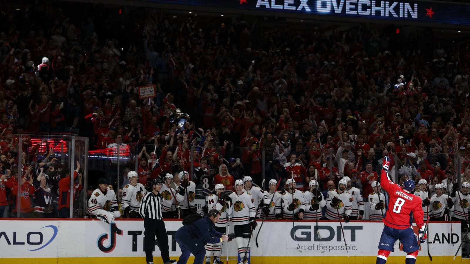 Alex Ovechkin ties Wayne Gretzky’s goal record with two goal performance