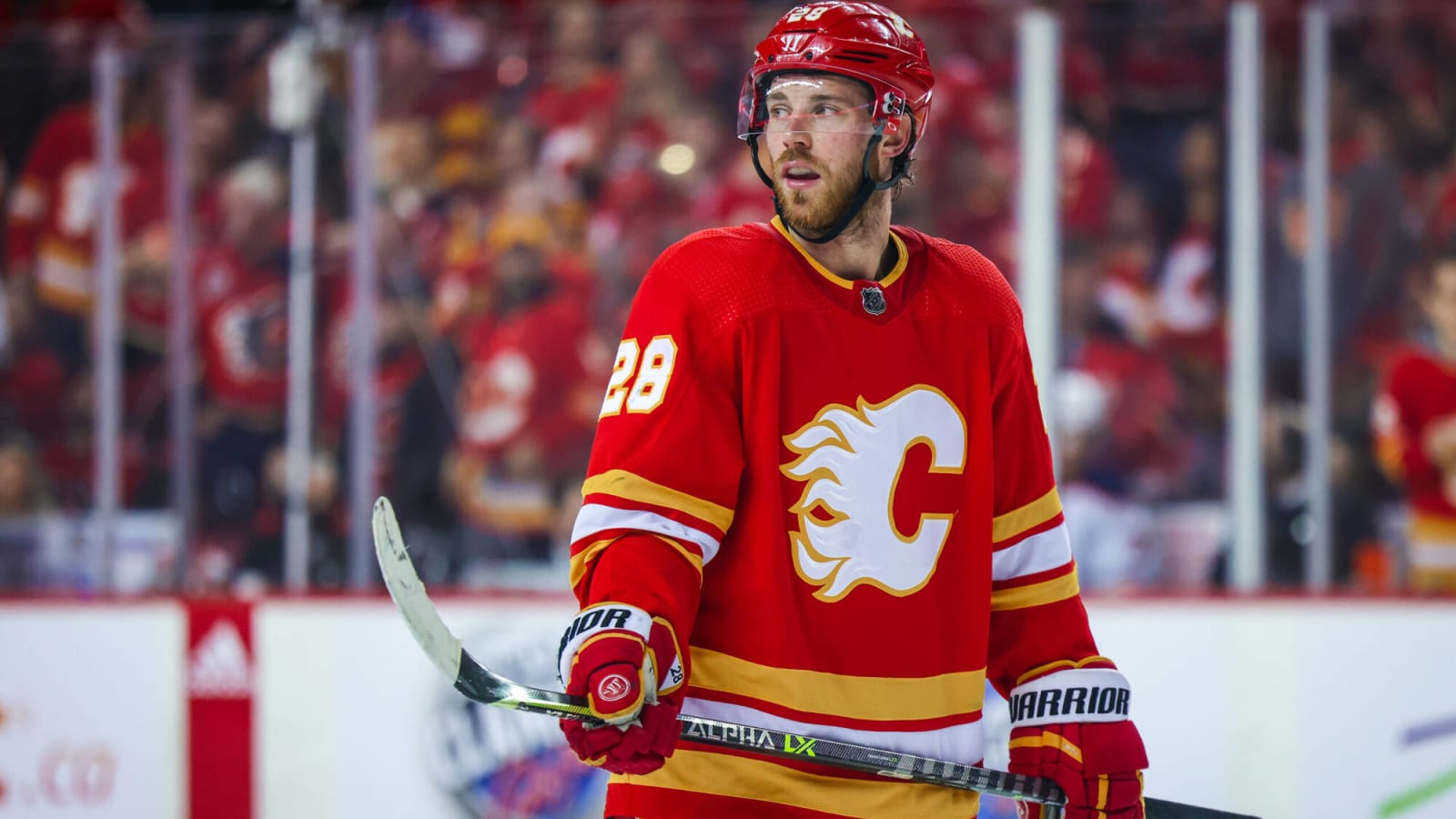 The Calgary Flames should not have a blank check for Elias Lindholm