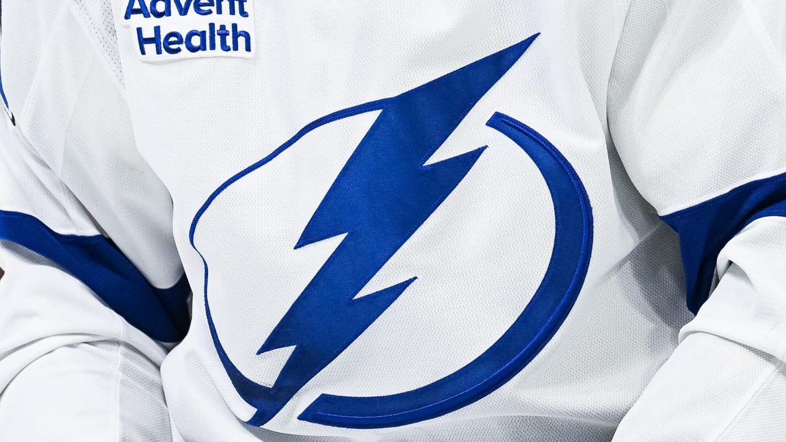 Lightning sign Cooper Flinton to entry-level contract