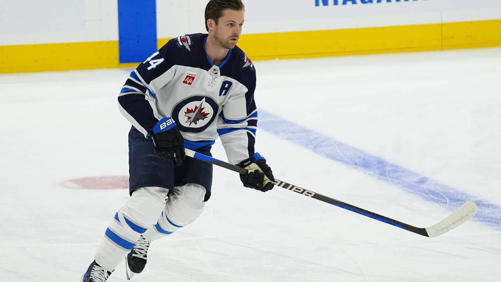 Morrissey Exits With Injury in Jets Loss to Maple Leafs