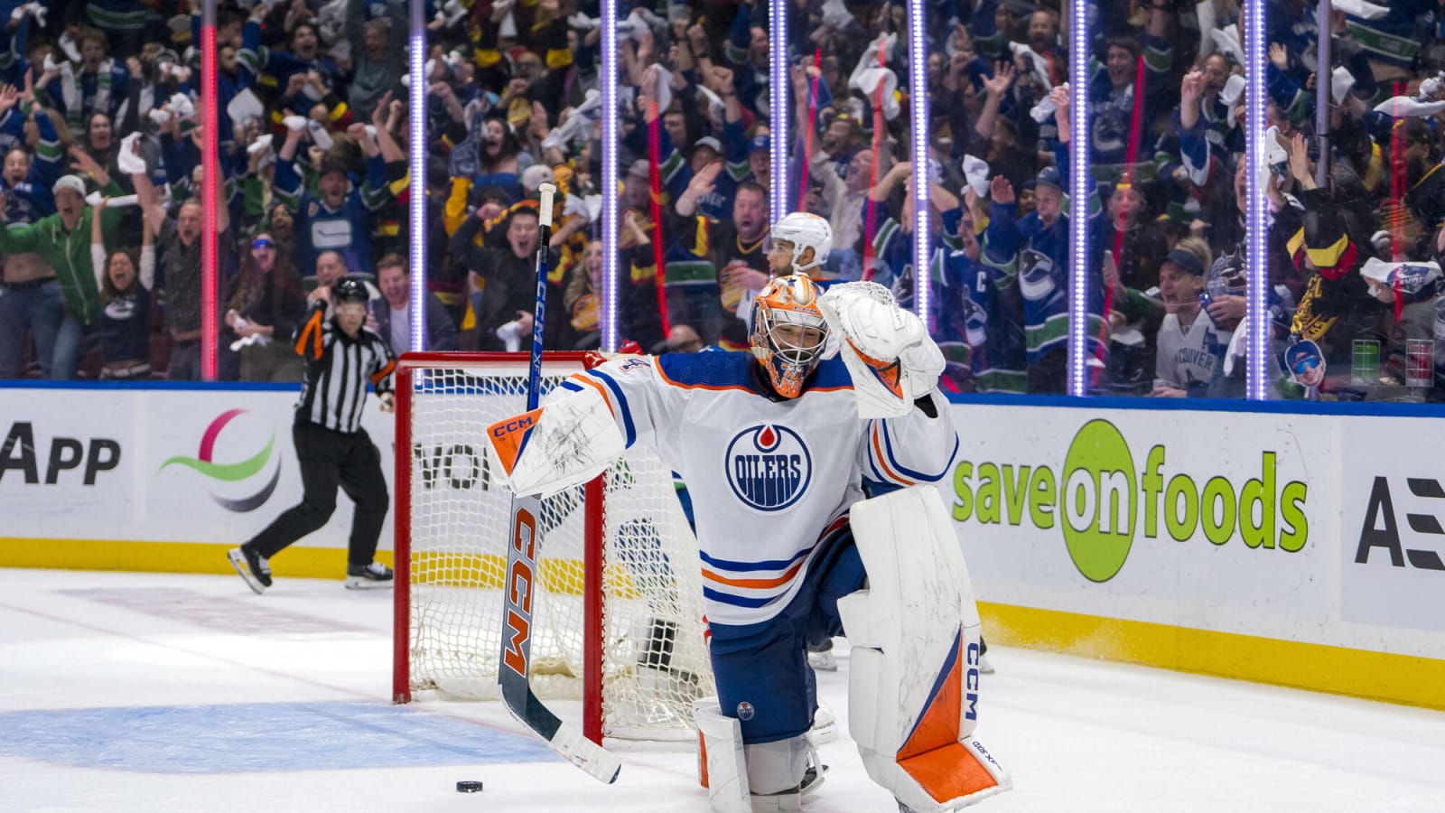 Oilers starting Stuart Skinner in game six vs. Canucks is a bold move with minimal upside