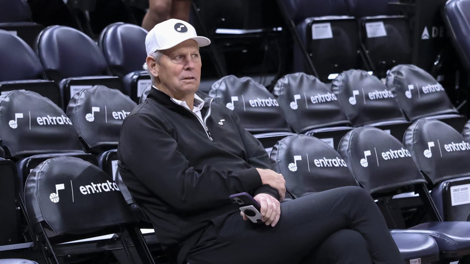 Danny Ainge signs reigning Celtics champion to Jazz