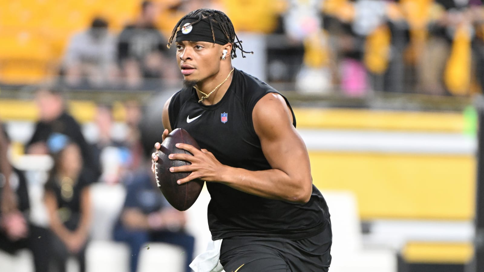 Steelers should consider using Justin Fields more in red zone